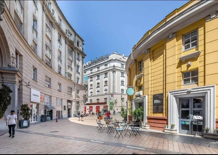 2Br & 2Balcony Apartment By Nw