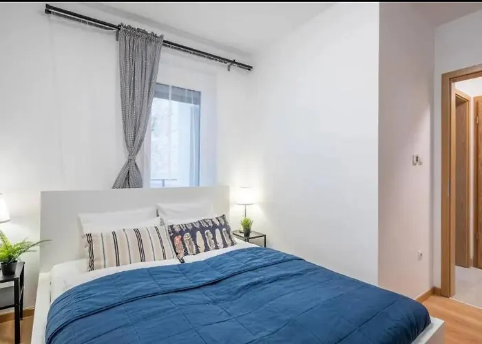 2Br & 2Balcony Apartment By Nw