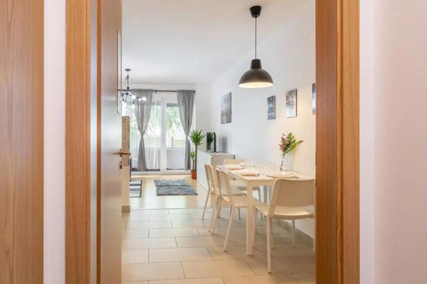 Apartment 2br & 2balcony By Nw *