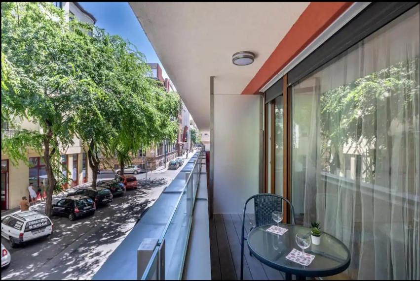 Apartment 2br & 2balcony By Nw
