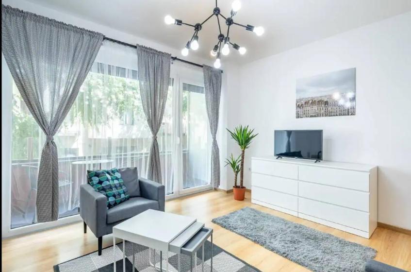 Apartment 2br & 2balcony By Nw Budapest